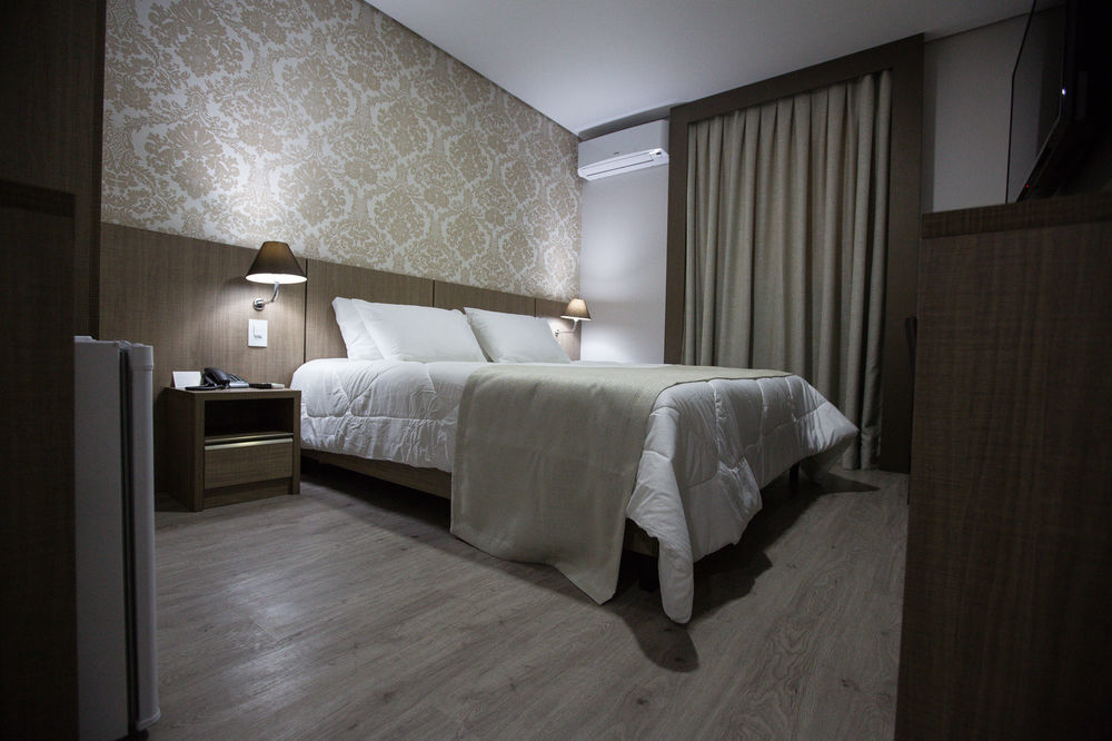 Bello Hotel Toledo  Eksteriør billede
